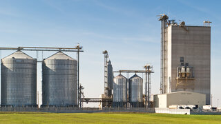 Silos_shutterstock_70520827_Mihai_Simonia